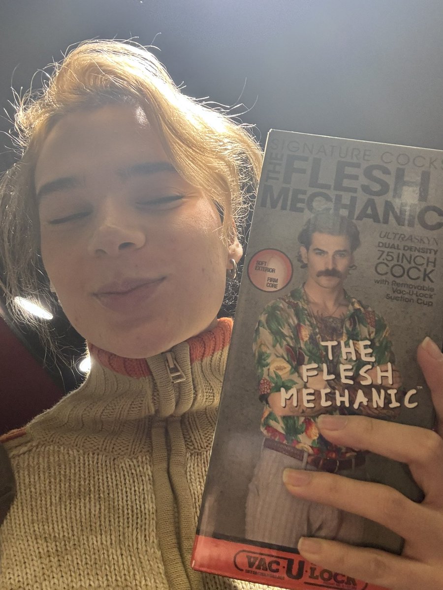 Call me geekyfemboi tweet media