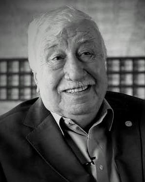 Tiyatro ve sinemamızın duayen ismi, kıymetli sanatçı Ahmet Gülhan’ın vefatını derin bir üzüntüyle öğrendik.

Bir kuşağın aynası olan, sahnelerimizin hafızasında özel bir yeri bulunan Devekuşu Kabare’nin kurucularından Ahmet Gülhan, hayat verdiği unutulmaz rollerle sanat