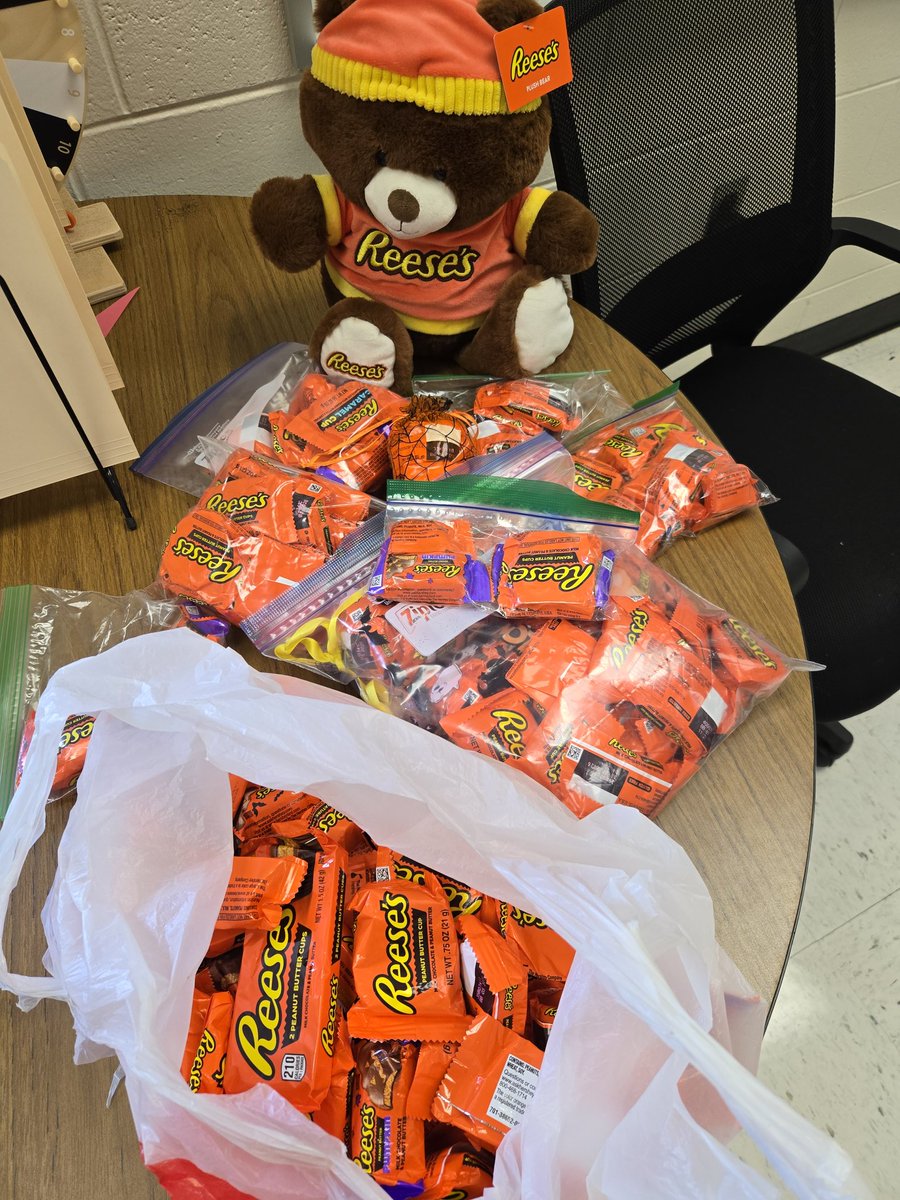 My Reese's haul wasn't too bad this year considering they had to wait till Monday to deliver 😋