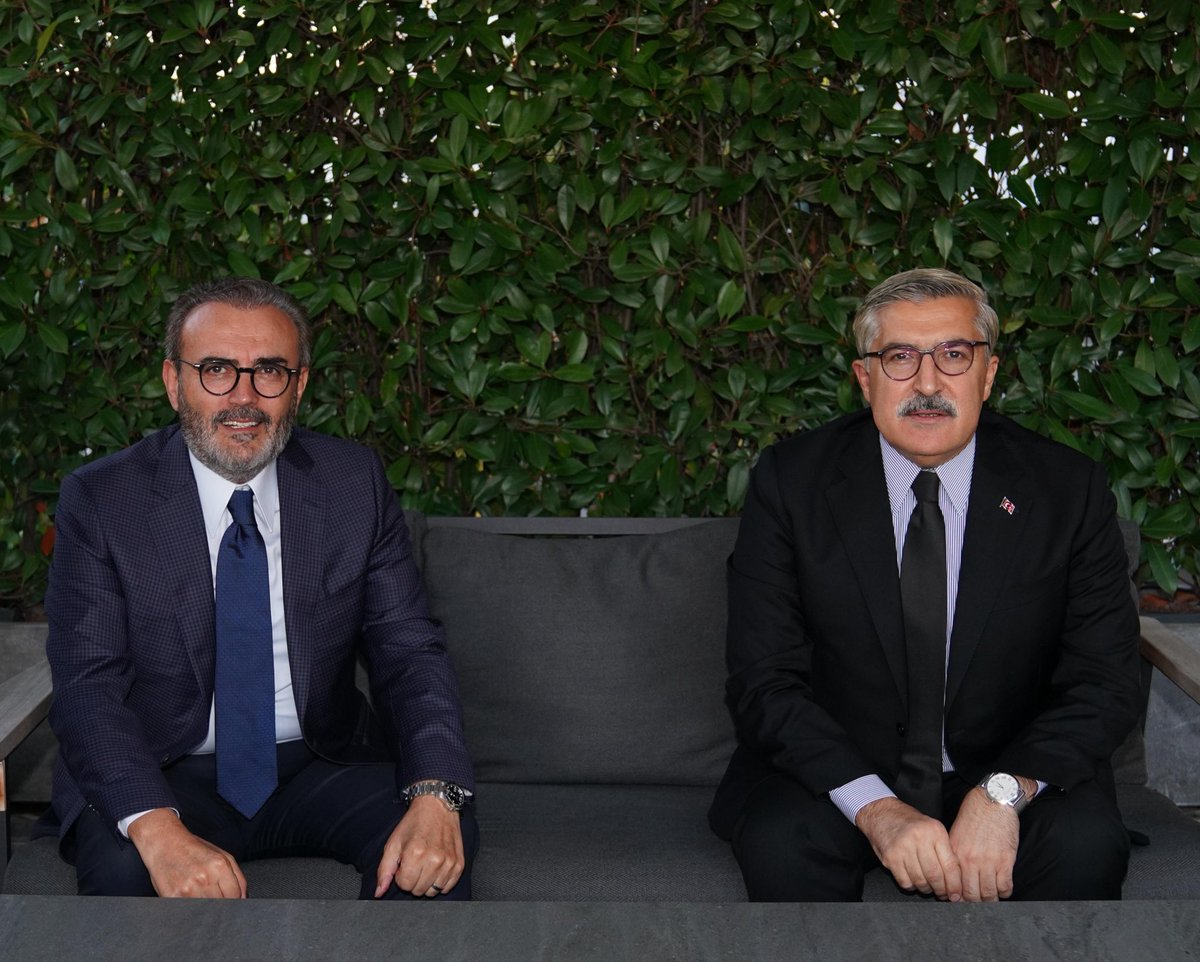 HuseyinYayman's tweet photo. 📍İstanbul 🇹🇷

Kültür ve Turizm Bakanlığında birlikte çalışmaktan gurur duyduğum, entelektüel birikimi, derin kültürel vizyonu ve zarif üslubuyla hepimize örnek olan kıymetli Bakanım @mahirunal Bey’i ziyaret ettik.

Sayın Ünal, her zaman düş��nceye, medeniyet tasavvuruna ve kültür politikalarına yön veren bir duruş sergilemiştir.

Kültür ve sanat politikaları Başkanlığımızla ilgili fikir ve düşüncelerini alarak geleceğe dair verimli bir istişare gerçekleştirdik.

Nazik ev sahipliği, samimi sohbeti ve paylaştığı kıymetli fikirleri için Bakanıma teşekkür ediyorum.