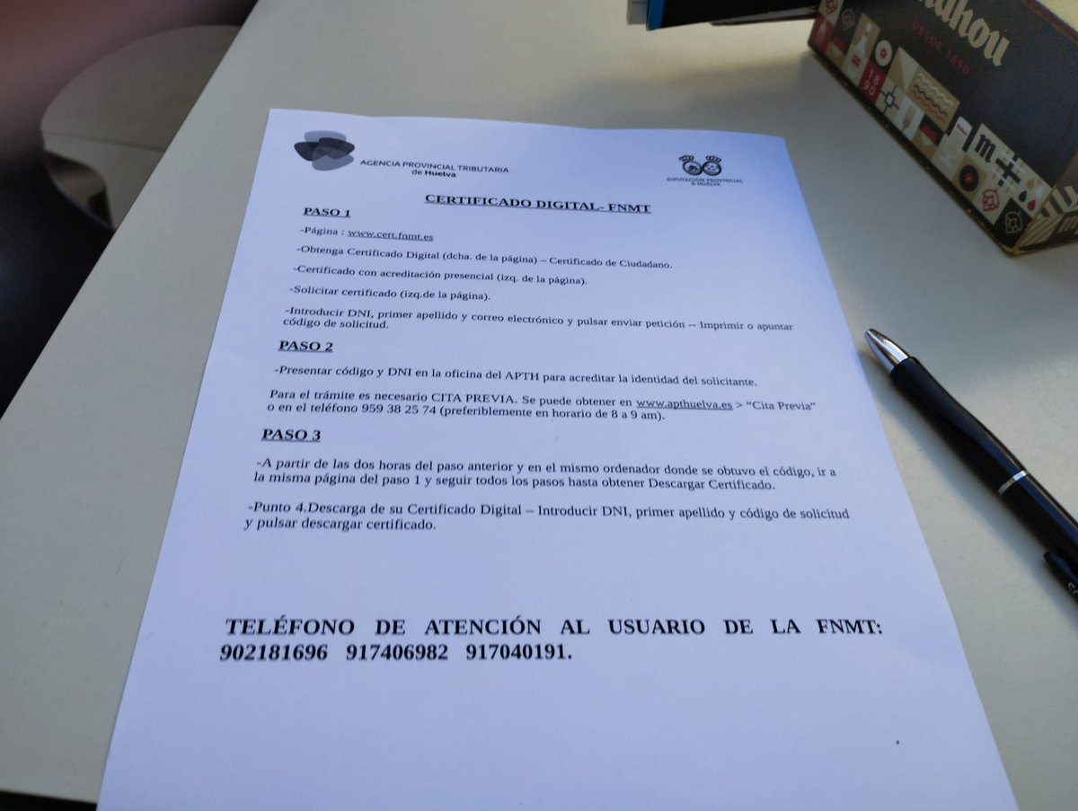 makokismo's tweet image. El otro día mi madre pidió cita para renovar el certificado digital en la fnmt de su provincia y le dieron una fotocopia para que lo hiciera online. 

Me llamó llorando.