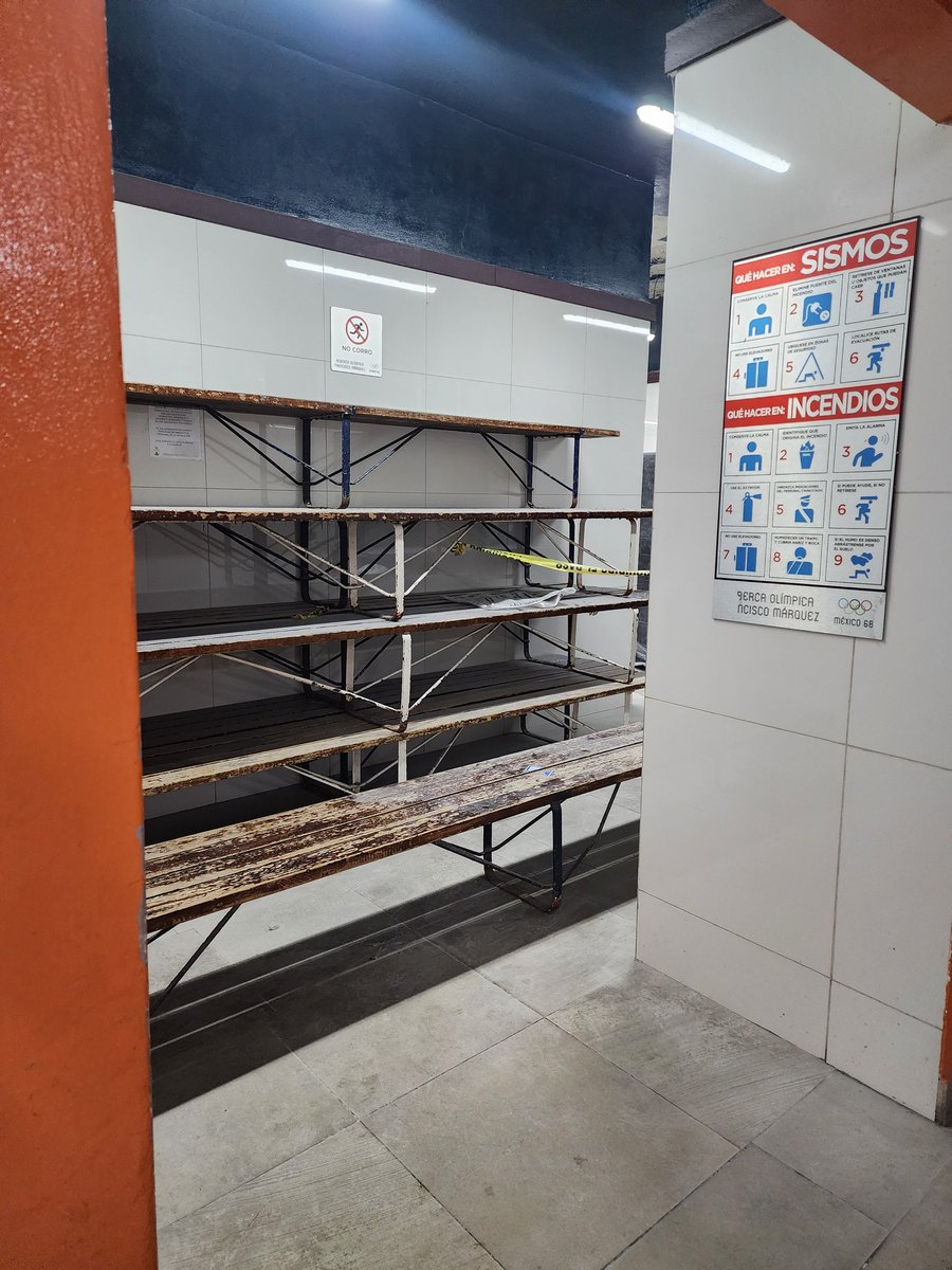 IrisGarTe's tweet photo. @SSaludCdMx @ClaraBrugadaM @Claudiashein Expongo una situación muy grave en la Alberca Olímpica Franciso Marquez...quejas de usuarios de malas condiciones del agua...problema de salud e higiene...@BJAlcaldia @LuisMendozaBJ no están haciendo nada al respecto...#salvemosalaAOFM https://t.co/VP4pDZmsCJ