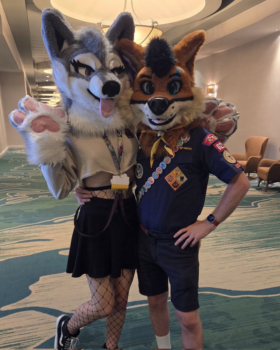 I found a fellow boy scout in uniform! 🦅 (I'm  pretty sure this is <a href="/TelosTheFox/">𝐓𝐄𝐋𝐎𝐒 (moved to Bluesky)</a> :3) #FursuitEveryday