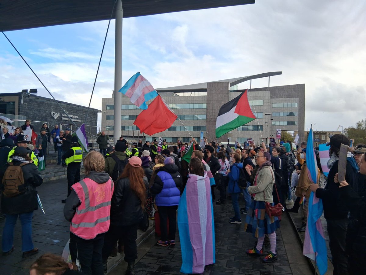 JohnAaronWilli2's tweet image. Trans kids deserve better. Good turnout against an anti-trans lobby in cardiff. Excellently stewarded. Palestine and pride flags together- both are being screwed over by the capitalist system- an idea that was understood. Socialist party happy to support- and will do again.