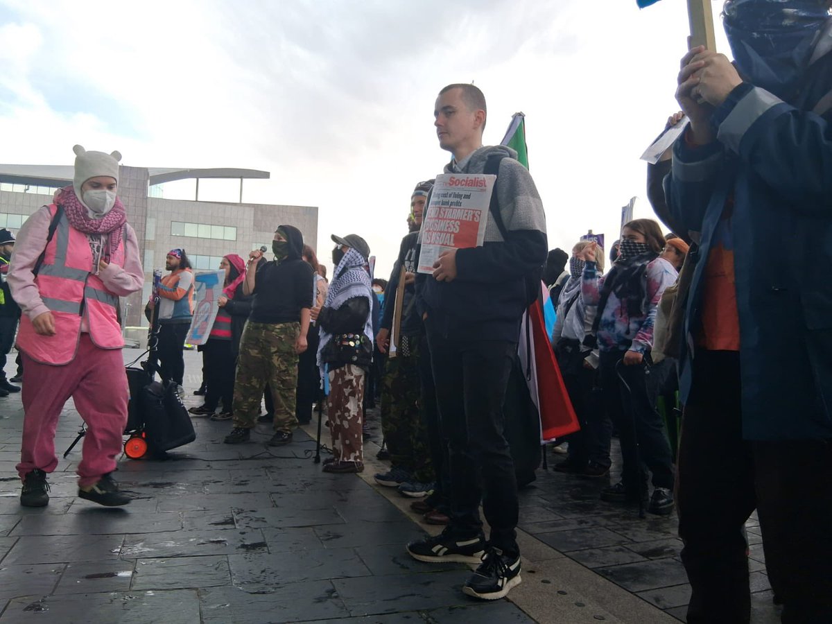 JohnAaronWilli2's tweet image. Trans kids deserve better. Good turnout against an anti-trans lobby in cardiff. Excellently stewarded. Palestine and pride flags together- both are being screwed over by the capitalist system- an idea that was understood. Socialist party happy to support- and will do again.
