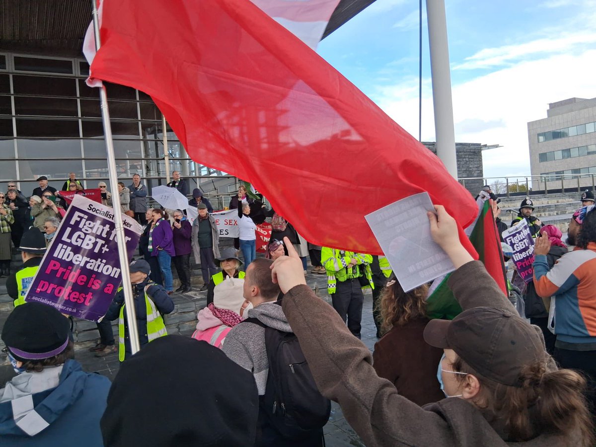 JohnAaronWilli2's tweet image. Trans kids deserve better. Good turnout against an anti-trans lobby in cardiff. Excellently stewarded. Palestine and pride flags together- both are being screwed over by the capitalist system- an idea that was understood. Socialist party happy to support- and will do again.