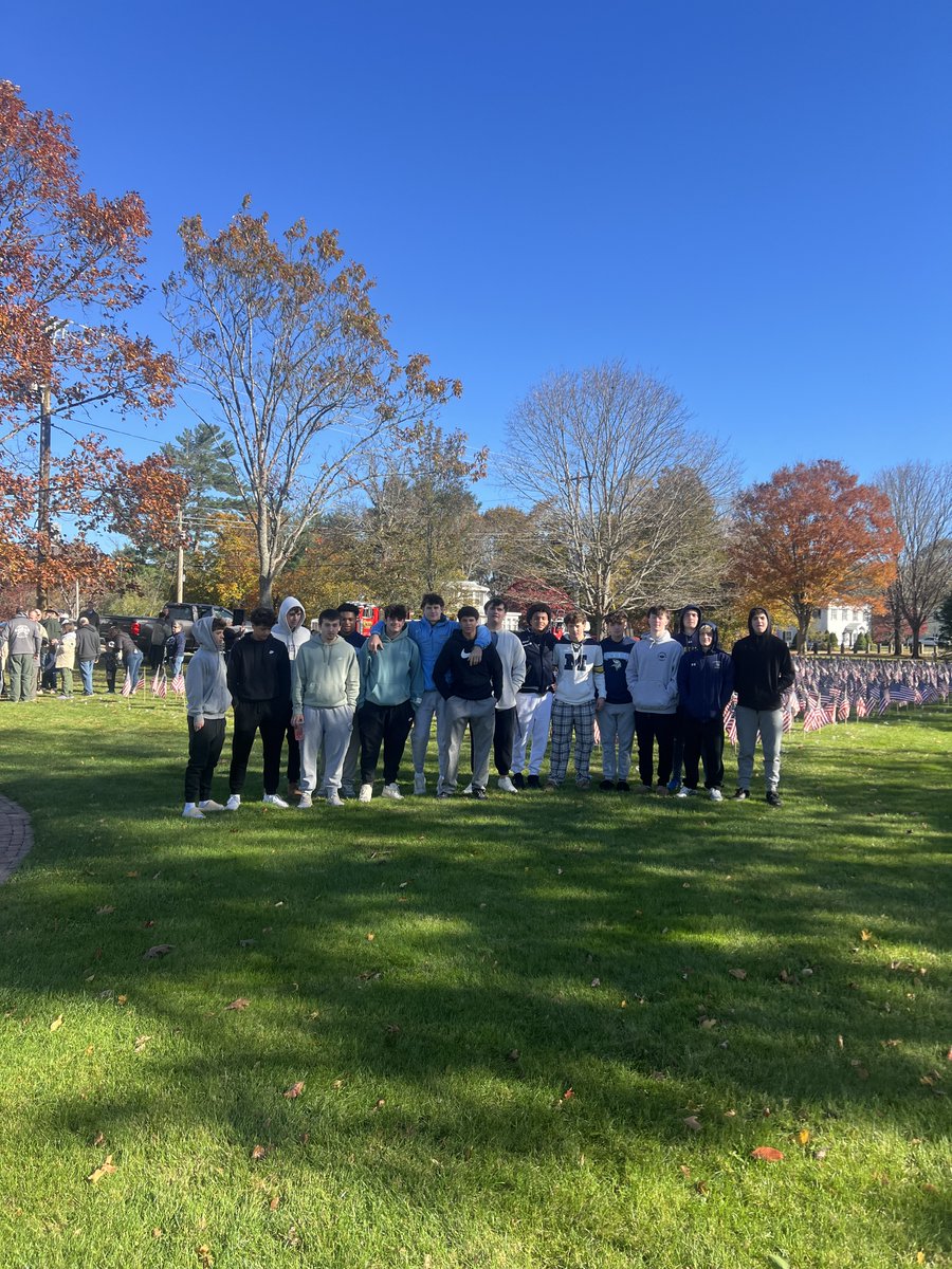 EBathletics's tweet image. Football was grateful to give back to the community this past Saturday! Thank you to Kiwanis Club for allowing us to lend a hand!