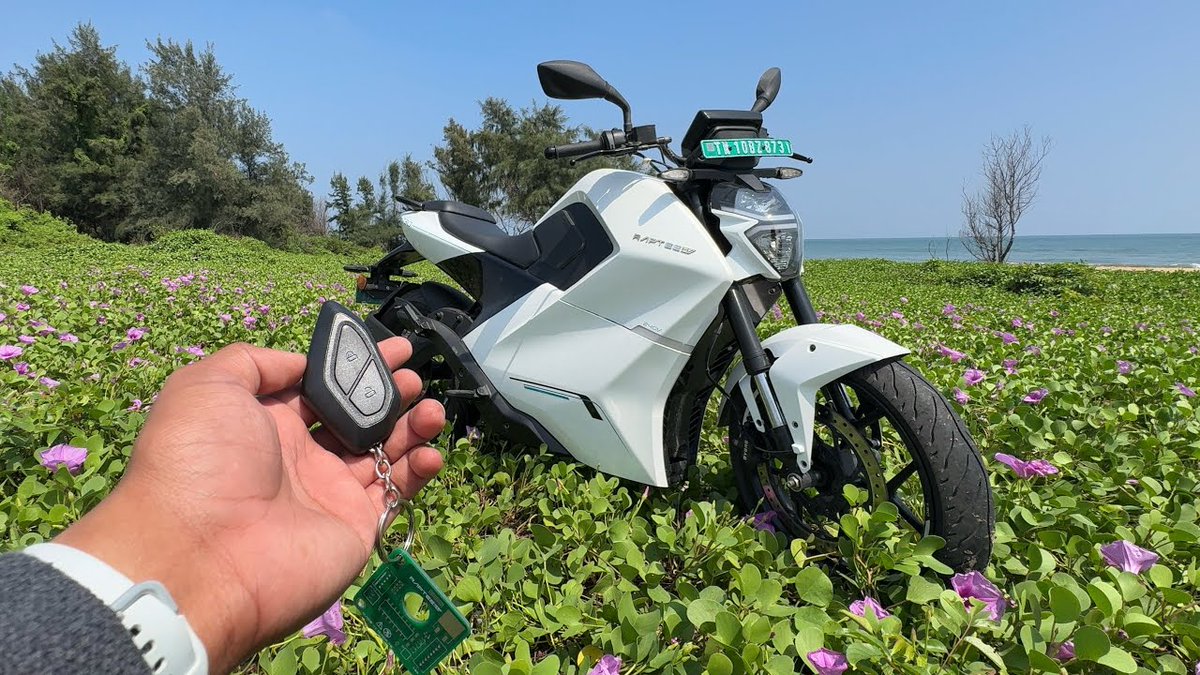 evshift's tweet image. #Raptee T-30 #ELECTRIC ...
 
evshift.com/346234/raptee-…
 
#ElectricBikes #ElectricMotorcycles #ElectricVehicles #EV #Motorcycles