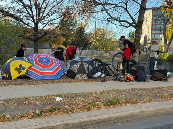 dobetterdnvr's tweet image. Mayor @mikejohnstonco ViBranT Denver bond is a massive $950M debt trap that&apos;ll cost us nearly $2B with interest and fees funneled straight to Wall Street banks. 

Voting NO means paying off existing debt faster, likely lowering property taxes in the future and forcing the city to…