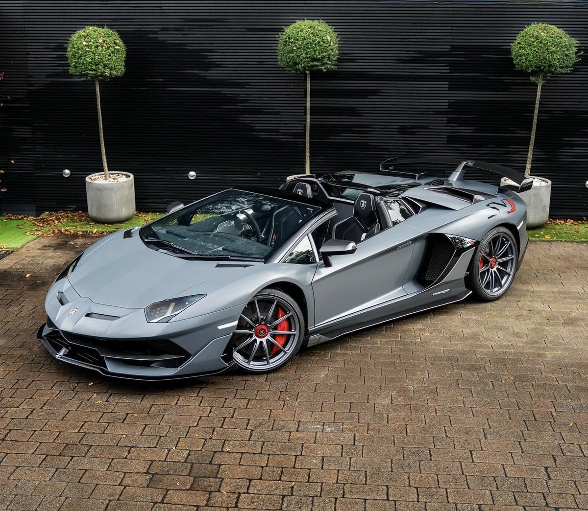 LamboCIub's tweet photo. Grigio Telesto Aventador SVJ Roadster https://t.co/7aCDd9FAHW