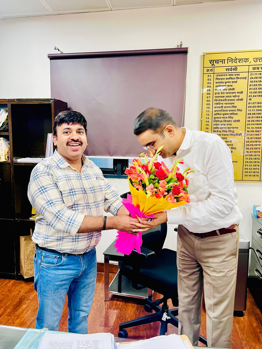 siddiqilivenews's tweet image. शानदार व्यक्तित्व के धनी आईएएस विशाल सिंह सर (निदेशक सूचना व जनसंपर्क विभाग उत्तर प्रदेश) को जन्मदिन की हार्दिक बधाई व शुभकामनाएं 🎂
ईश्वर की कृपा आप पर सदैव बनी रहे। @iasvksingh
#HappyBirthday #IASVishalSingh #UPInformationDept #CultureDeptUP #raftaarmedia