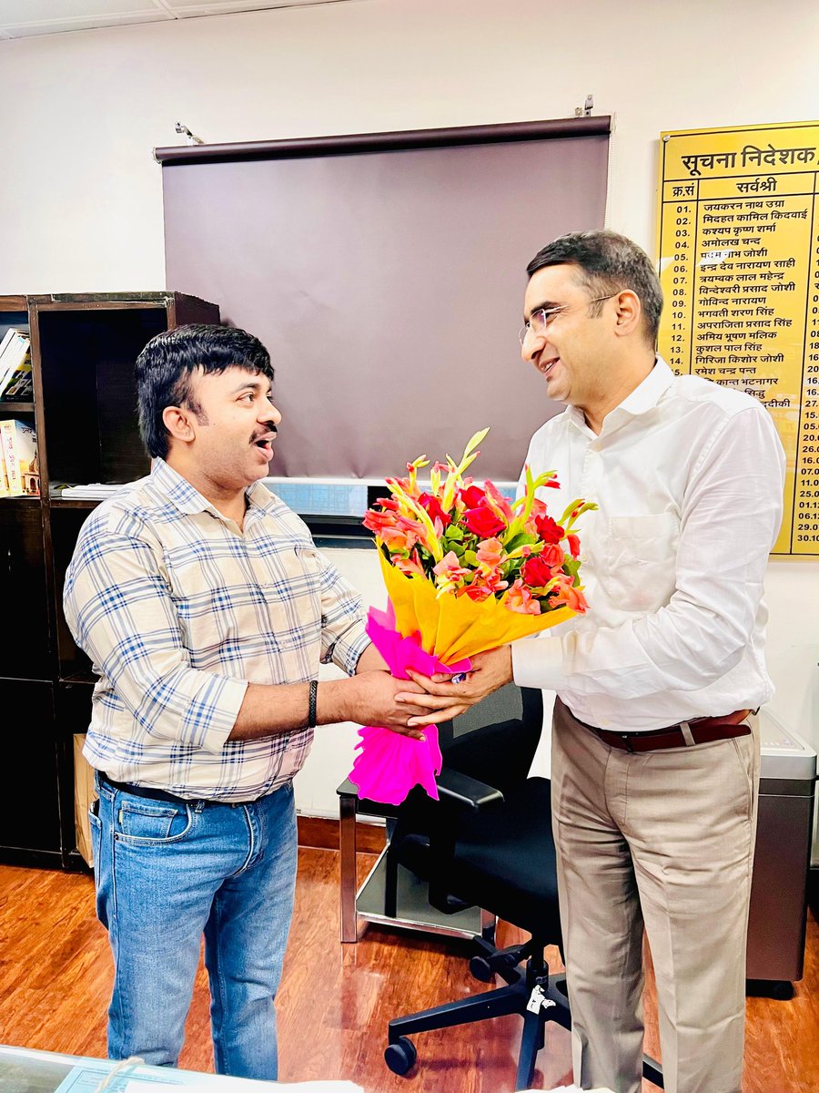 siddiqilivenews's tweet image. शानदार व्यक्तित्व के धनी आईएएस विशाल सिंह सर (निदेशक सूचना व जनसंपर्क विभाग उत्तर प्रदेश) को जन्मदिन की हार्दिक बधाई व शुभकामनाएं 🎂
ईश्वर की कृपा आप पर सदैव बनी रहे। @iasvksingh
#HappyBirthday #IASVishalSingh #UPInformationDept #CultureDeptUP #raftaarmedia