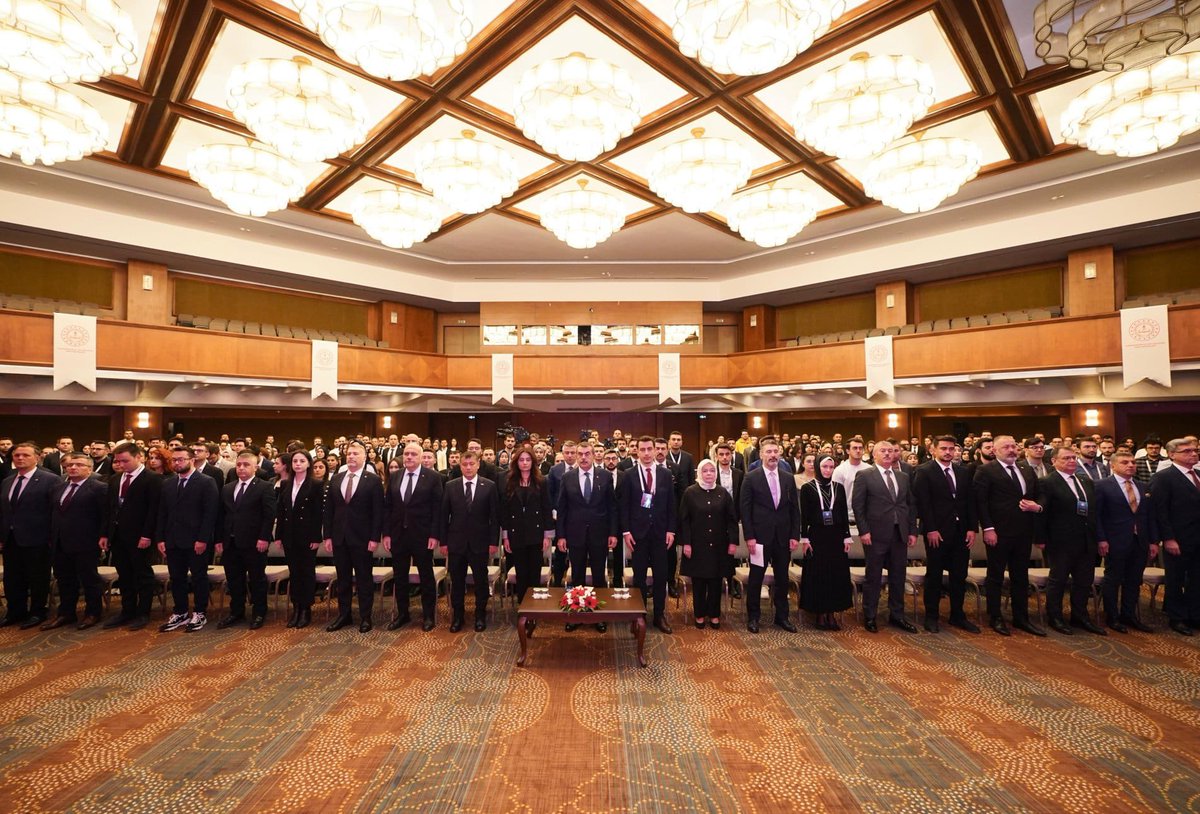 mebyyegm's tweet image. Sayın Bakanımız Yusuf TEKİN, 2024 YLSY Bursiyerleri Vizyon ve Farkındalık Eğitimi Programı&apos;nda bursiyerlere hitap ettiler.