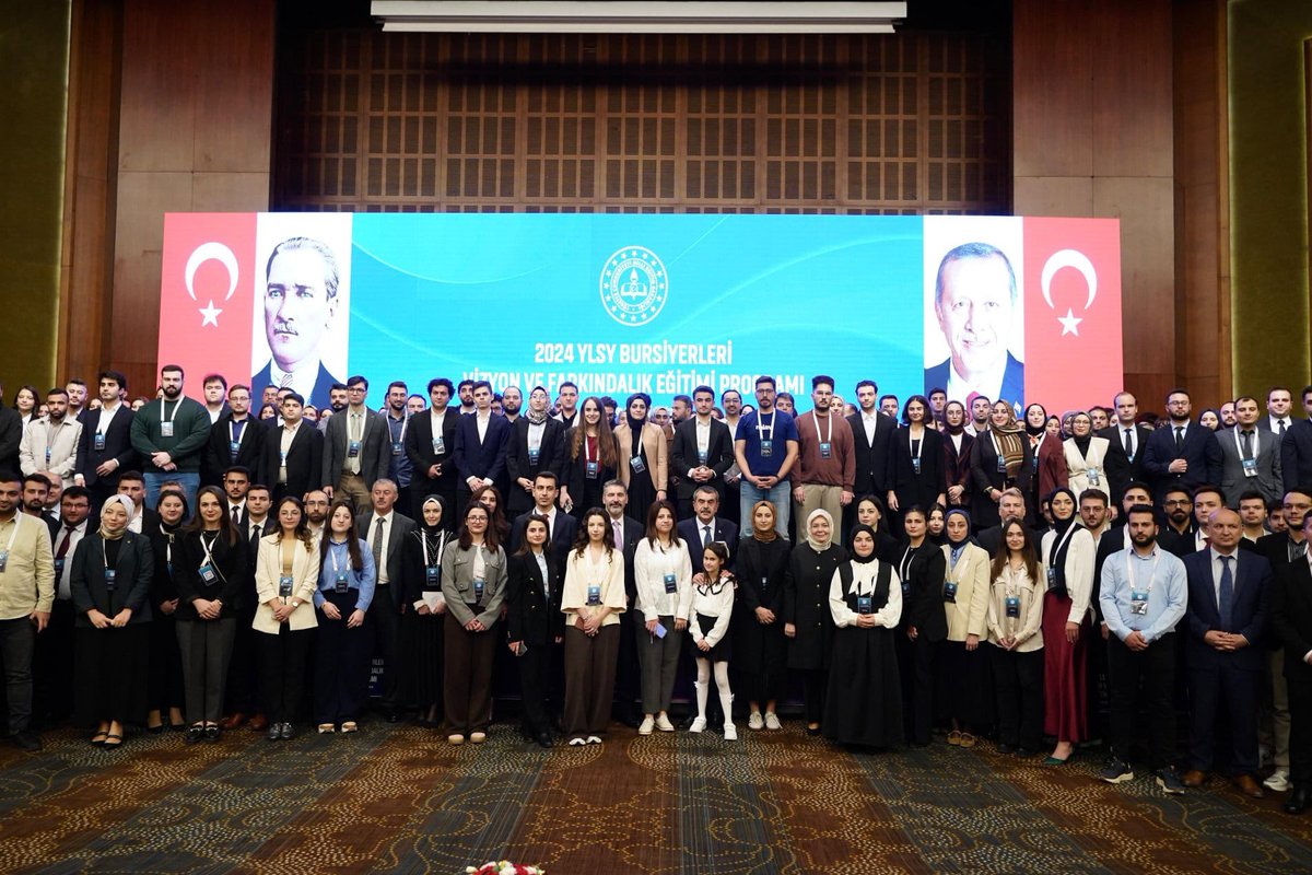 mebyyegm's tweet image. Sayın Bakanımız Yusuf TEKİN, 2024 YLSY Bursiyerleri Vizyon ve Farkındalık Eğitimi Programı&apos;nda bursiyerlere hitap ettiler.