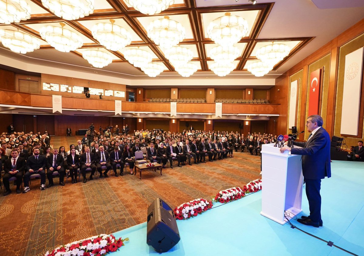 mebyyegm's tweet image. Sayın Bakanımız Yusuf TEKİN, 2024 YLSY Bursiyerleri Vizyon ve Farkındalık Eğitimi Programı&apos;nda bursiyerlere hitap ettiler.