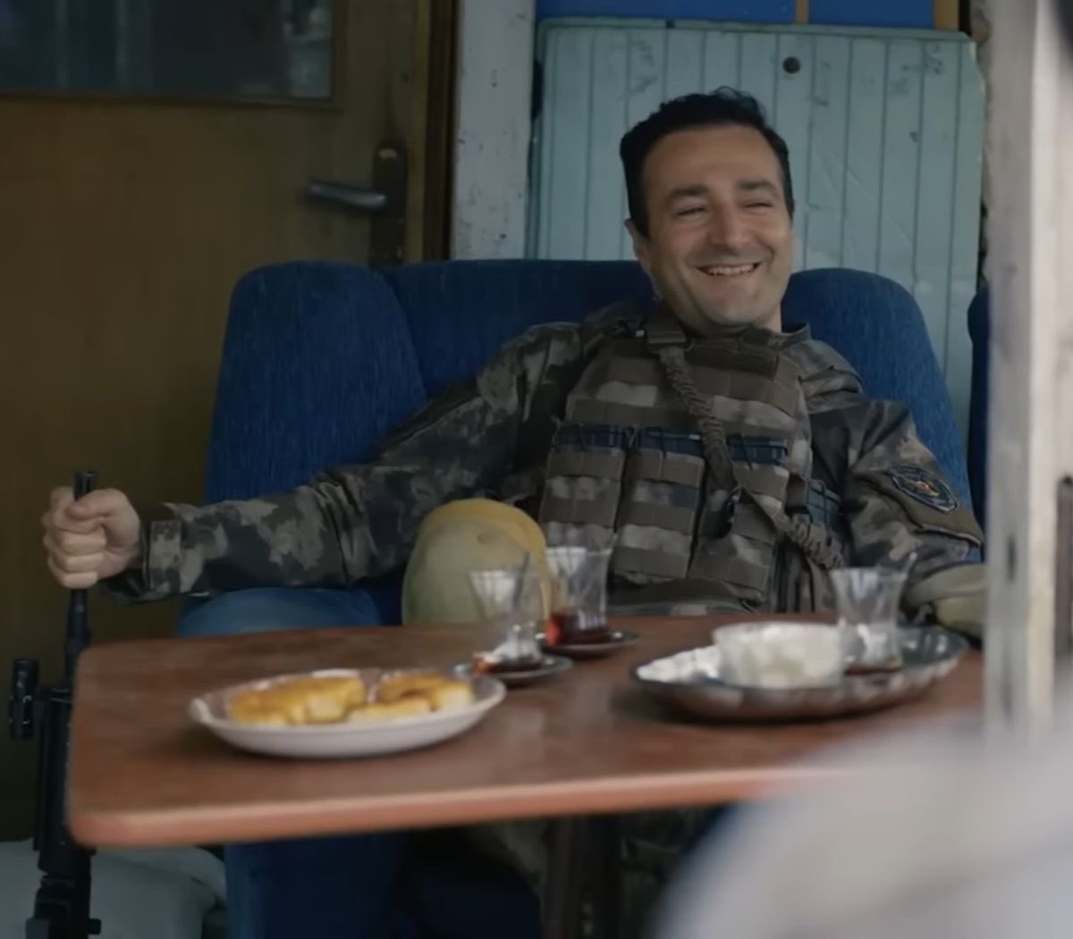 Büyük harflerle bir daha söyle.