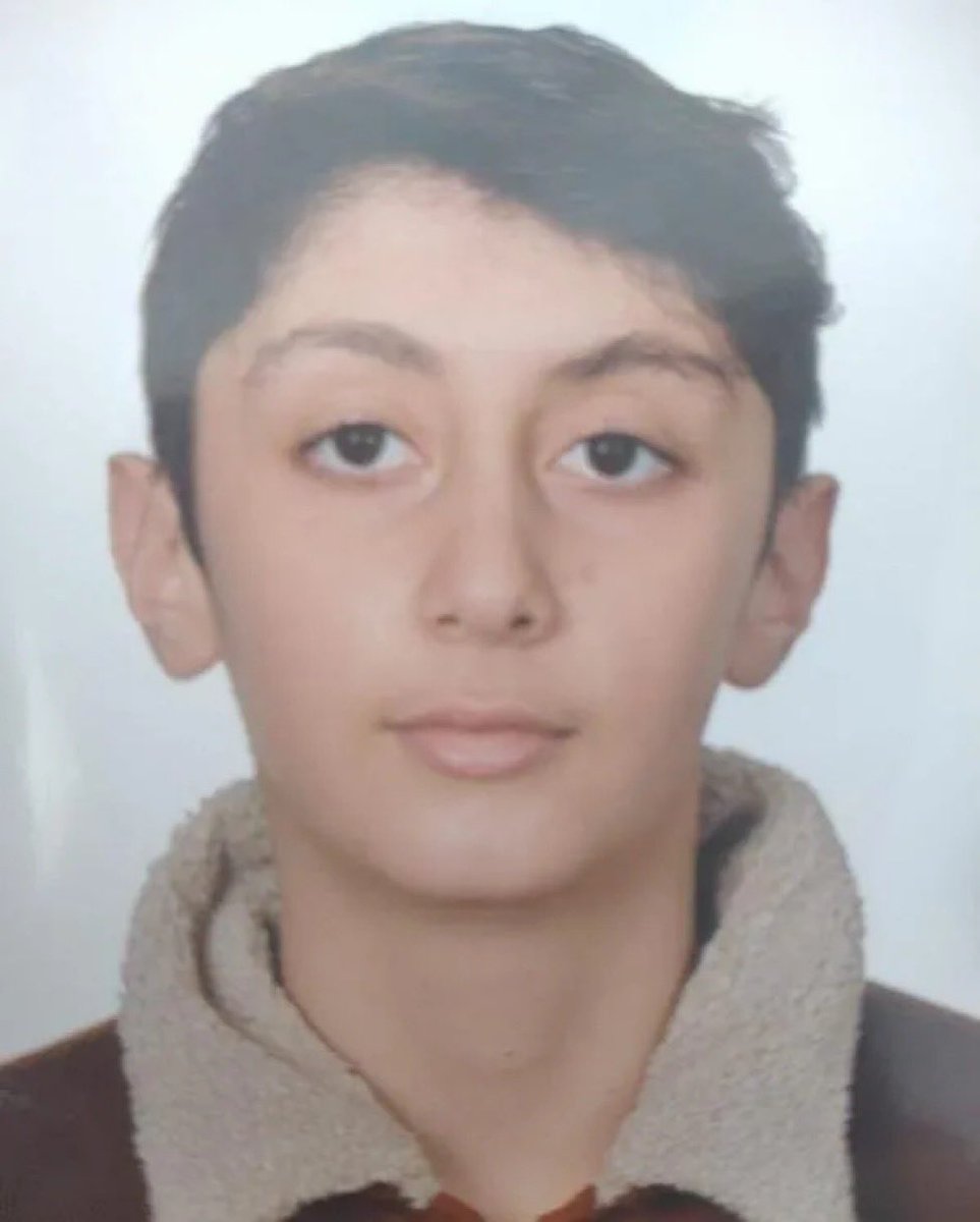 Şimdi size büyük bir dramdan bahsedeceğim. 14 yaşındaki bir çocuğun nasıl hayattan kopartıldığını ve caninin nasıl cezasız kaldığını anlatacağım. Tüm cihan duymalı!

“Burak Altun, 14 yaşındaydı.

Mahallesinde sorunlu olduğu bilinen 13 yaşındaki İsmail Kızıltaş tarafından parkta