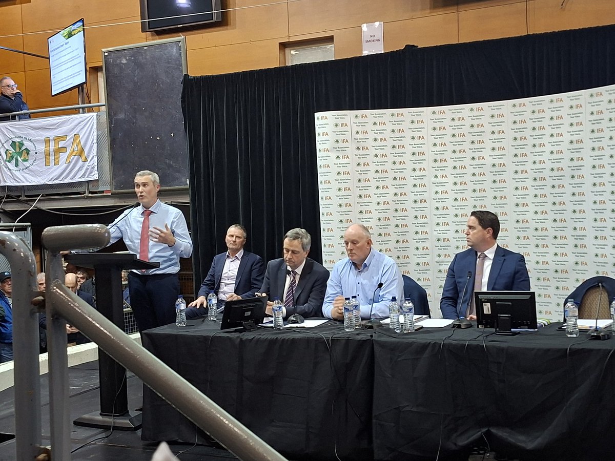 Tadhg Buckley outlining to the 1000+ crowd that the nitrogen load has reduced substantially "we need to maintain that momentum"