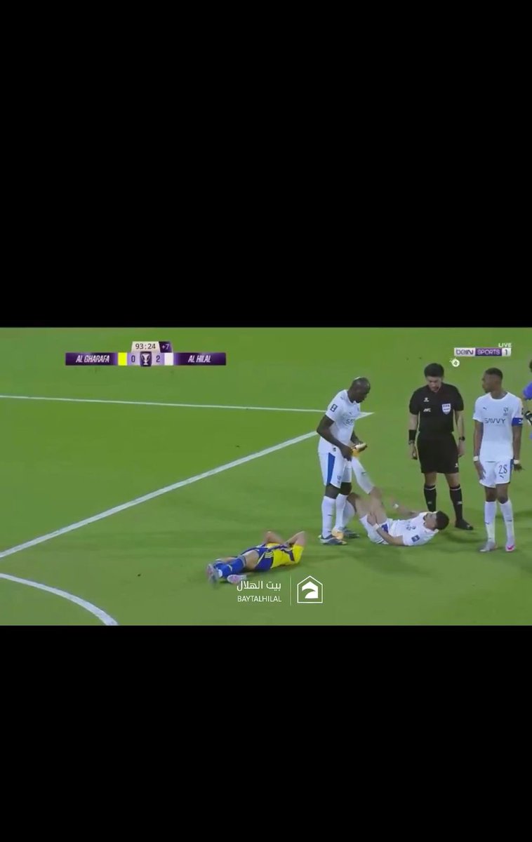 إصابة علي علي لاجامي لاعب نادي الهلال في العضلة الخلفية بعد سبرنت في الدقيقة 93  🤯

الاحتمالات الأولية:

•تمزق من الدرجة الأولى (غياب 1-3 أسابيع)
•تمزق من الدرجة الثانية (غياب 4-6 أسابيع)

القلق الأكبر أن تكون الإصابة من الدرجة الثالثة (قطع كامل) مما قد يستدعي تدخلًا جراحيًا.
