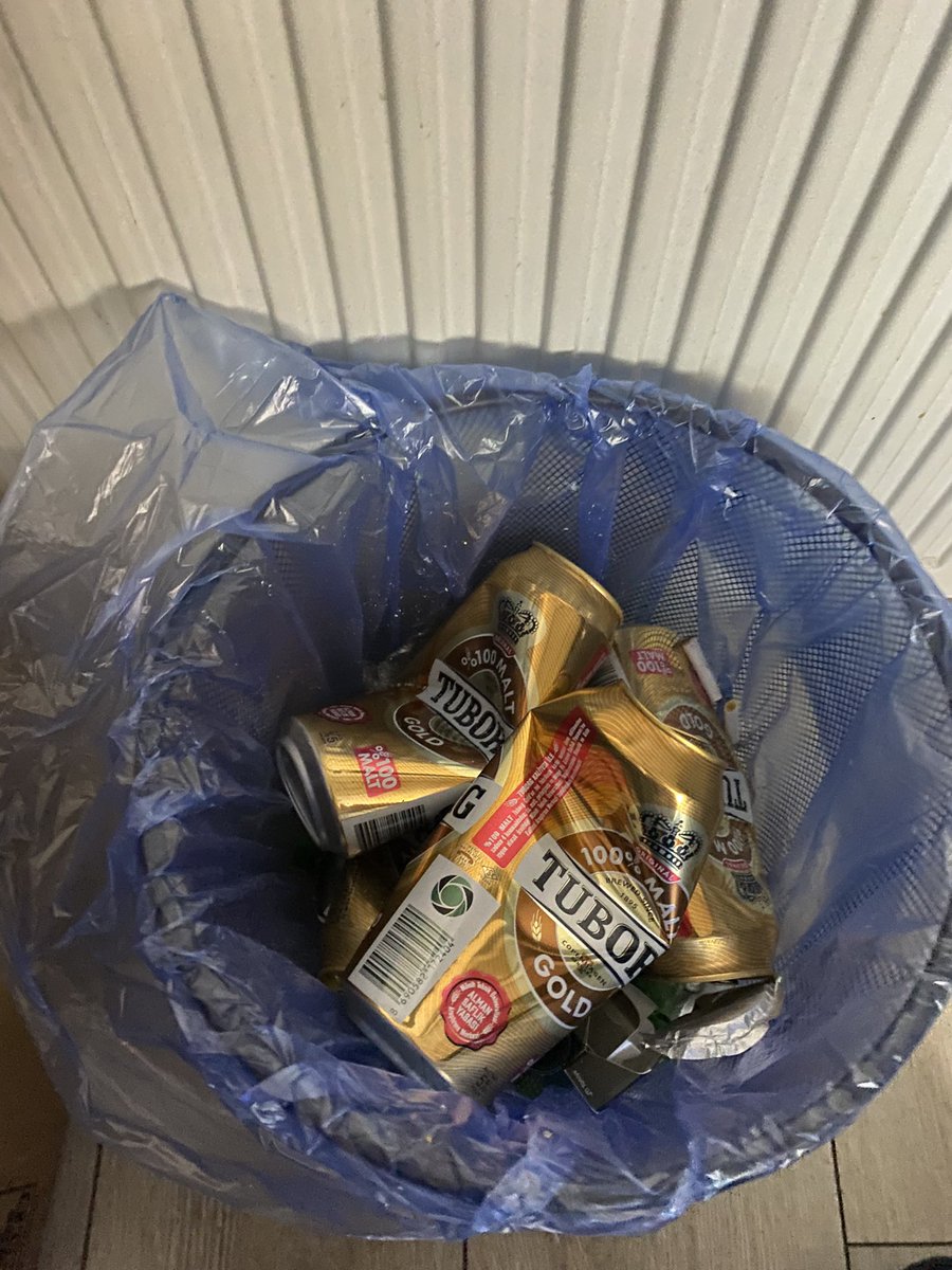 Kankamın iş yerinde ki çöp kovası