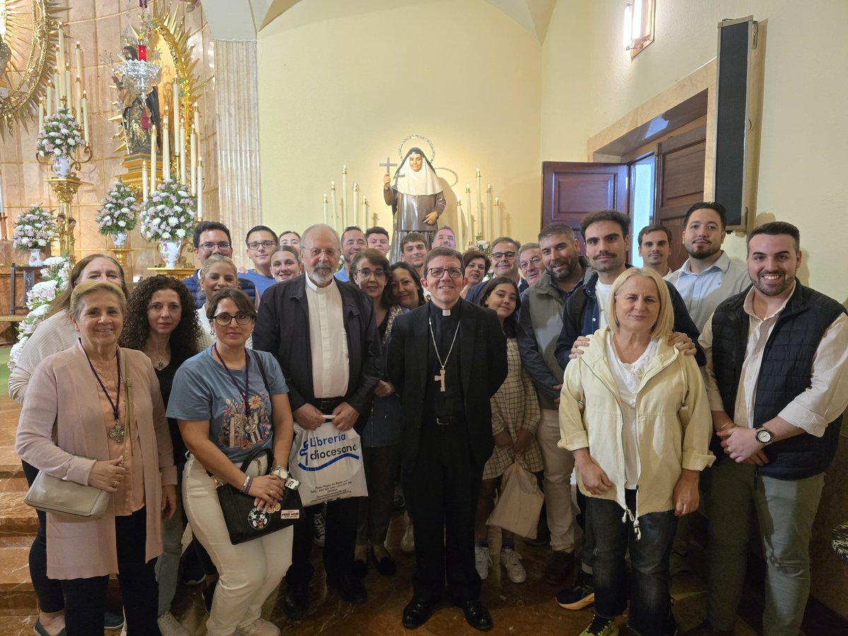 PEREGRINACIÓN| En la tarde de hoy un grupo de hermanos de nuestra Agrupación Parroquial ha asistido al primer día de Triduo en honor a Santa Ángela de la Cruz en el Convento de la Compañía.

#RosariodeSanJerónimo