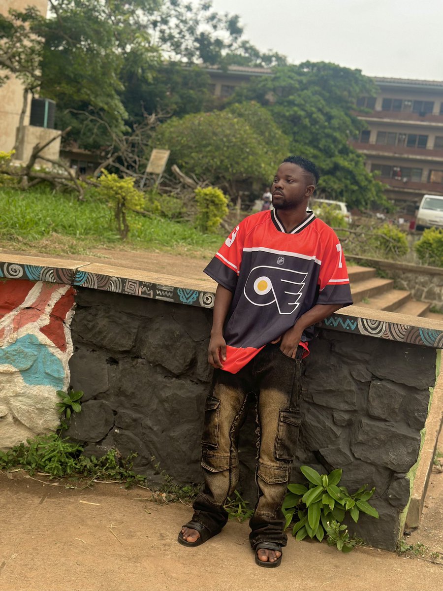 Bayrinzz's tweet image. …some pictures in RED❤️.
#wizkidfc #manchesteunited