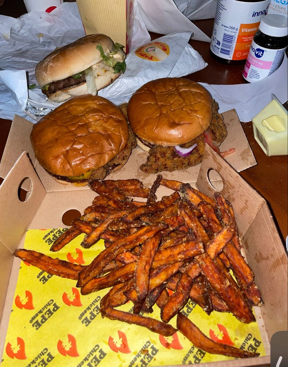 hichembkhh's tweet image. Tout ça pour 12 euros 🤣🤣