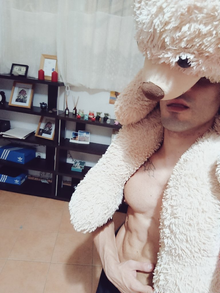 User210798's tweet photo. ¿Alguien quiere ser mi osito de peluche? #onlyfans #fitness #warrior https://t.co/mu6y9ThCtl