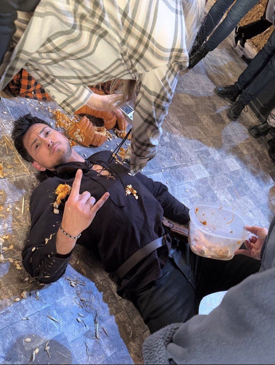 TeamRobWilson's tweet image. From @DaysPeacock IG Story!

@MrRobertScott 
@abigailklein_ 

#TeamRobWilson 
#SameTeam🔐