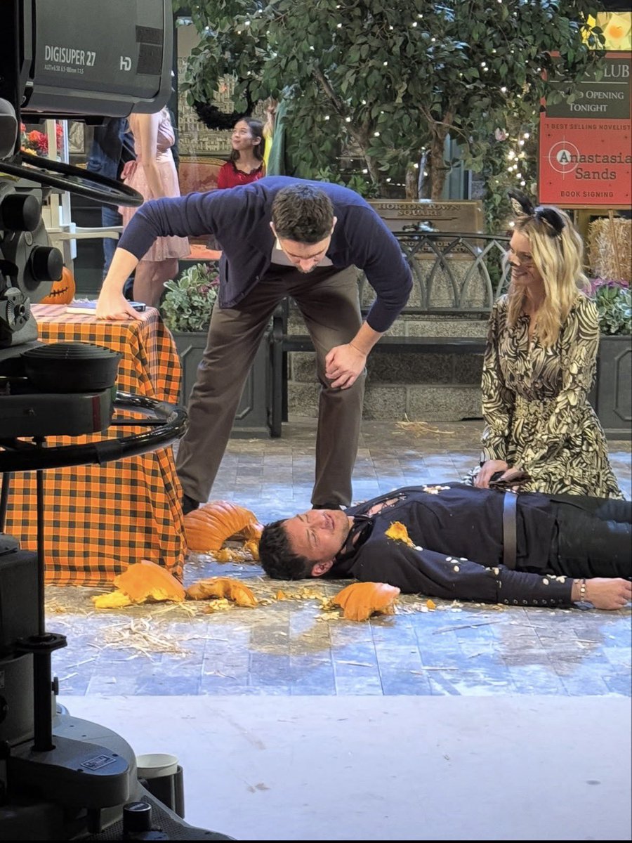 TeamRobWilson's tweet image. From @DaysPeacock IG Story!

@MrRobertScott 
@abigailklein_ 

#TeamRobWilson 
#SameTeam🔐