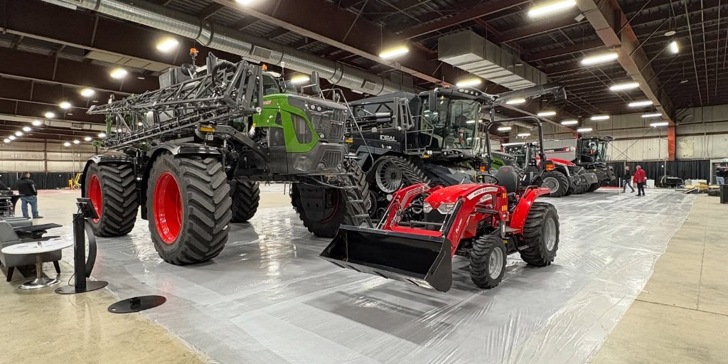 agritradetoday's tweet photo. Today we kick off Move-In Monday as our team sets the stage for #AT25!

Today’s all about moving in the big equipment that makes Agri-Trade such a groundbreaking show. Only two days left to buy your tickets online and save! Visit https://t.co/dTLa4eSFjE. https://t.co/Nzr8xPBtmG