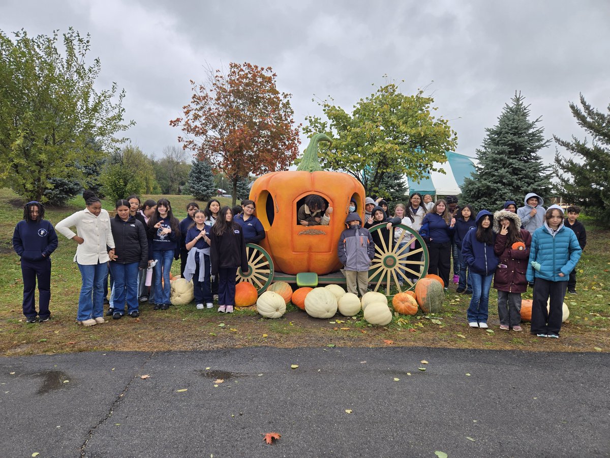 FrontierSchools's tweet image. On October 29, our #FSIMiddle 6th-grade Tigers took a fun-filled field trip to the Fun Farm Pumpkin Patch! 🍂

Even with a little mud and chilly weather, everyone had an amazing time exploring the farm, navigating the corn maze, and enjoying all the fall festivities! 🌽🚜🍁