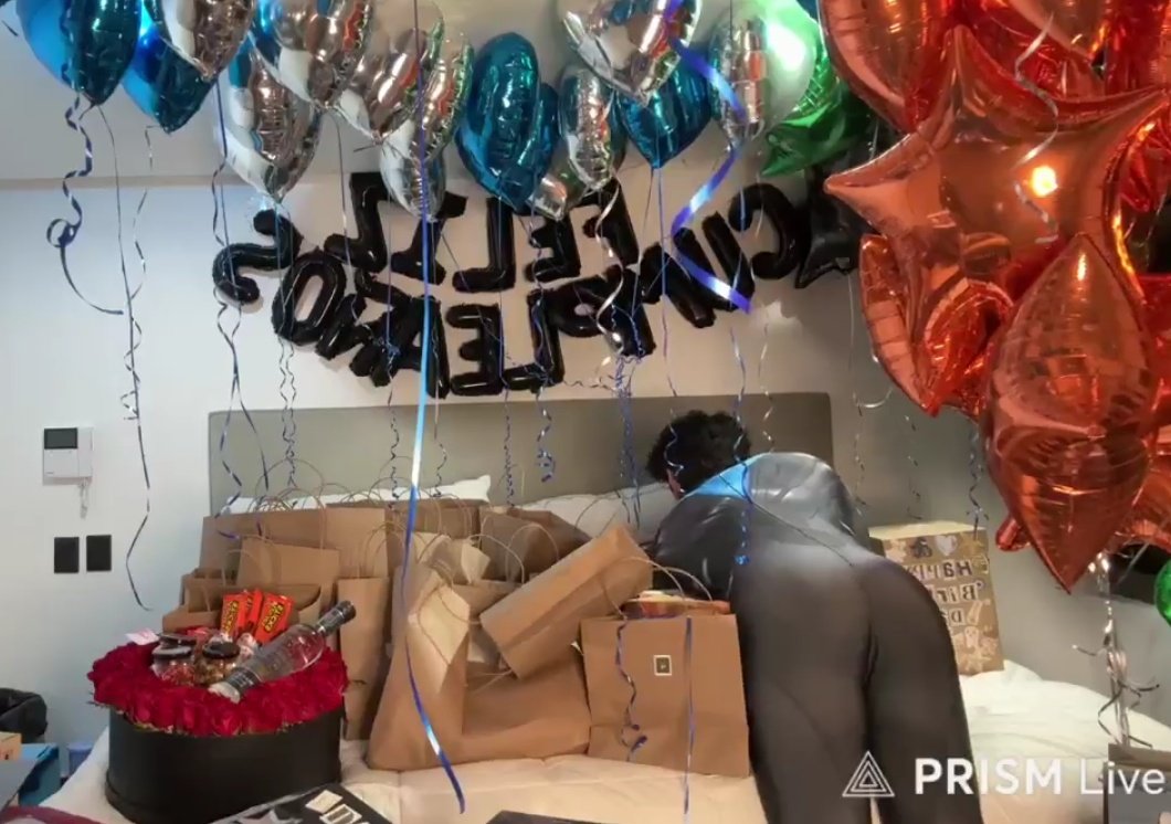 Qué los regalos sean eternos!!!

HAPPY 25 AARON MERCURY

#AaronMercury #LaCasaDeAaron