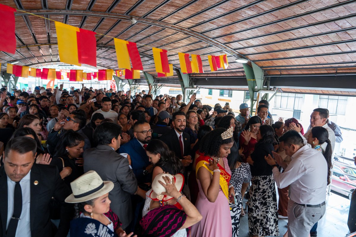 ¡Uff, hoy ha sido un día lleno de alegría! 🎉 y no podíamos dejar pasar los 67 años del Mercado 3 de Noviembre 🥕🥦🍅

Instalamos un moderno centro de videovigilancia, renovamos la cubierta y entregamos una nueva pantalla publicitaria.

Ustedes hacen grande este mercado, porque