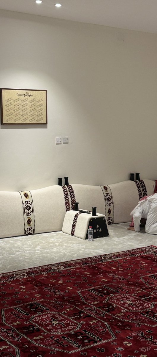 فيا من يدعي المعرفة، ويزعم أنه قد أبصر الطريق، ووصل الغاية ولم يعد بحاجة للمعونة.

أعلم أنه لو عرف العبد كل شيء ولم يعرف ربه فكأنه لم يعرف شيئًا ولو نال كل حظ من حظوظ الدنيا ولذاتها وشهواتها ولم يظفر بمحبة الله والشوق إليه والأنس به فكأنه لم يظفر بلذة ولا نعيم ولا قرة عين.

وتركم