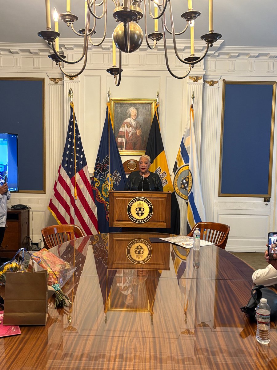 PGHController's tweet image. Today is Darlene Cash&apos;s last day as a security guard at the City County Building. She&apos;s a fixture in everyone&apos;s day. We&apos;re going to miss her but wish her all the best in retirement. Thank you, Darlene – and thank you @MayorEdGainey for honoring Dar today!