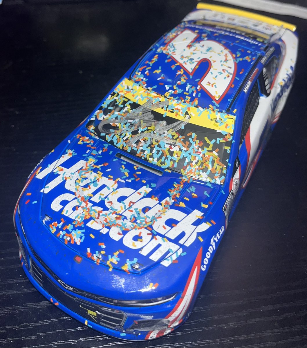 CocoCui935's tweet photo. Cars I got signed this weekend during #NASCAR championship weekend @phoenixraceway 2025! https://t.co/93f25QlT6j
