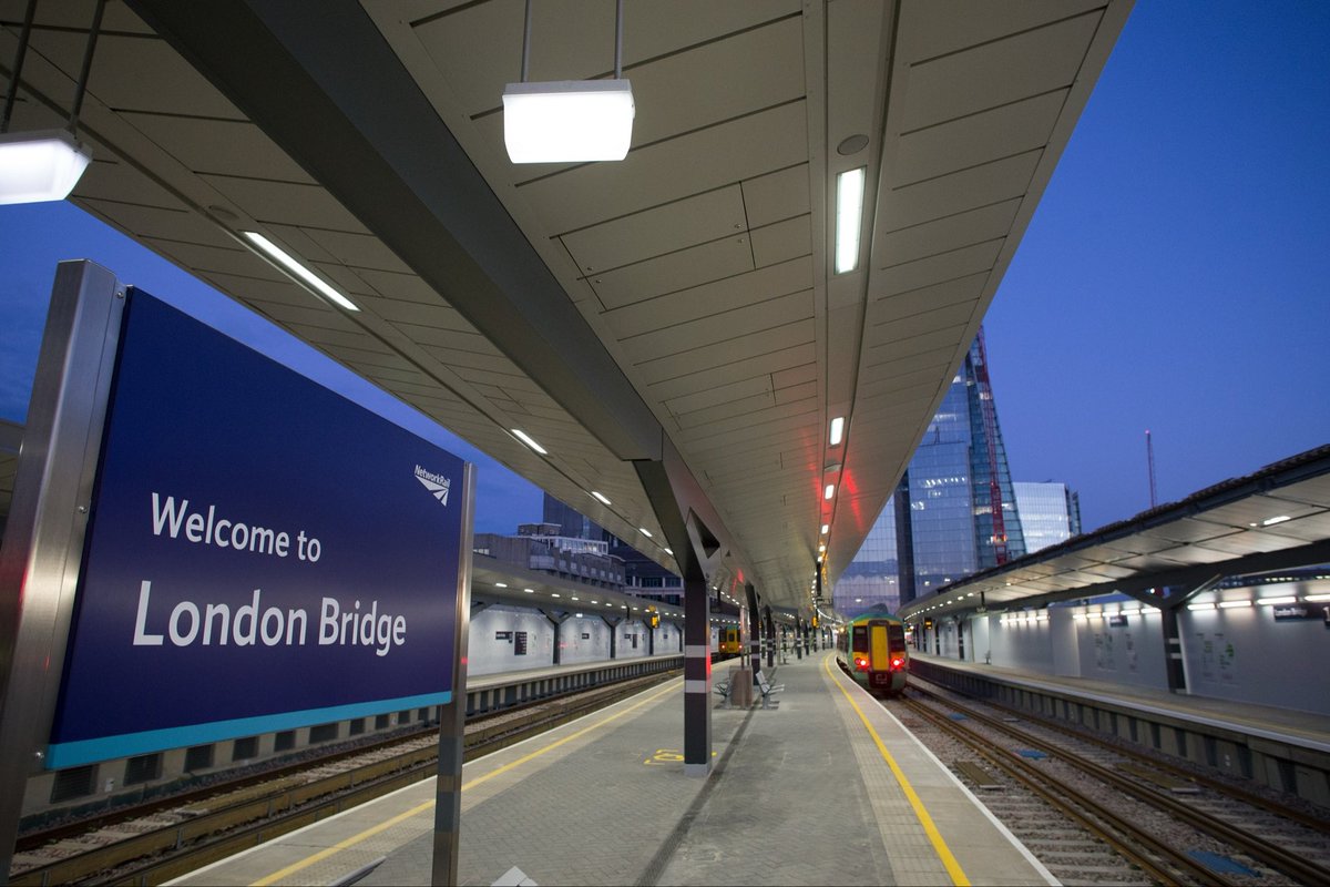 WorldWPolitics's tweet photo. Thameslink said: “We are aware that London Bridge station was evacuated for a short period of time.
  We apologise for any worry caused to customers and confirm that the station has re-opened for safe travel through this station”. https://t.co/3RePMldP7a