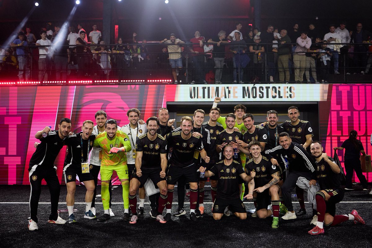 3 victorias consecutivas en queens 
3 victorias consecutivas en kings 

MI PUTÍSIMO CLUB🦁 🖤