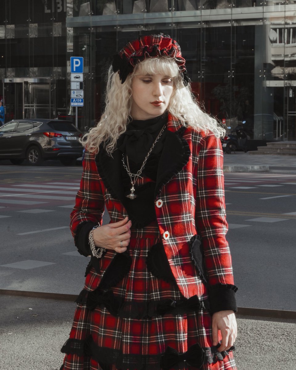 The “Queen of Hearts” collection is now available for reservation! ❤️🖤
Three dresses, two jackets, one pair of shorts, and many accessories are available for pre-order until 17 November.