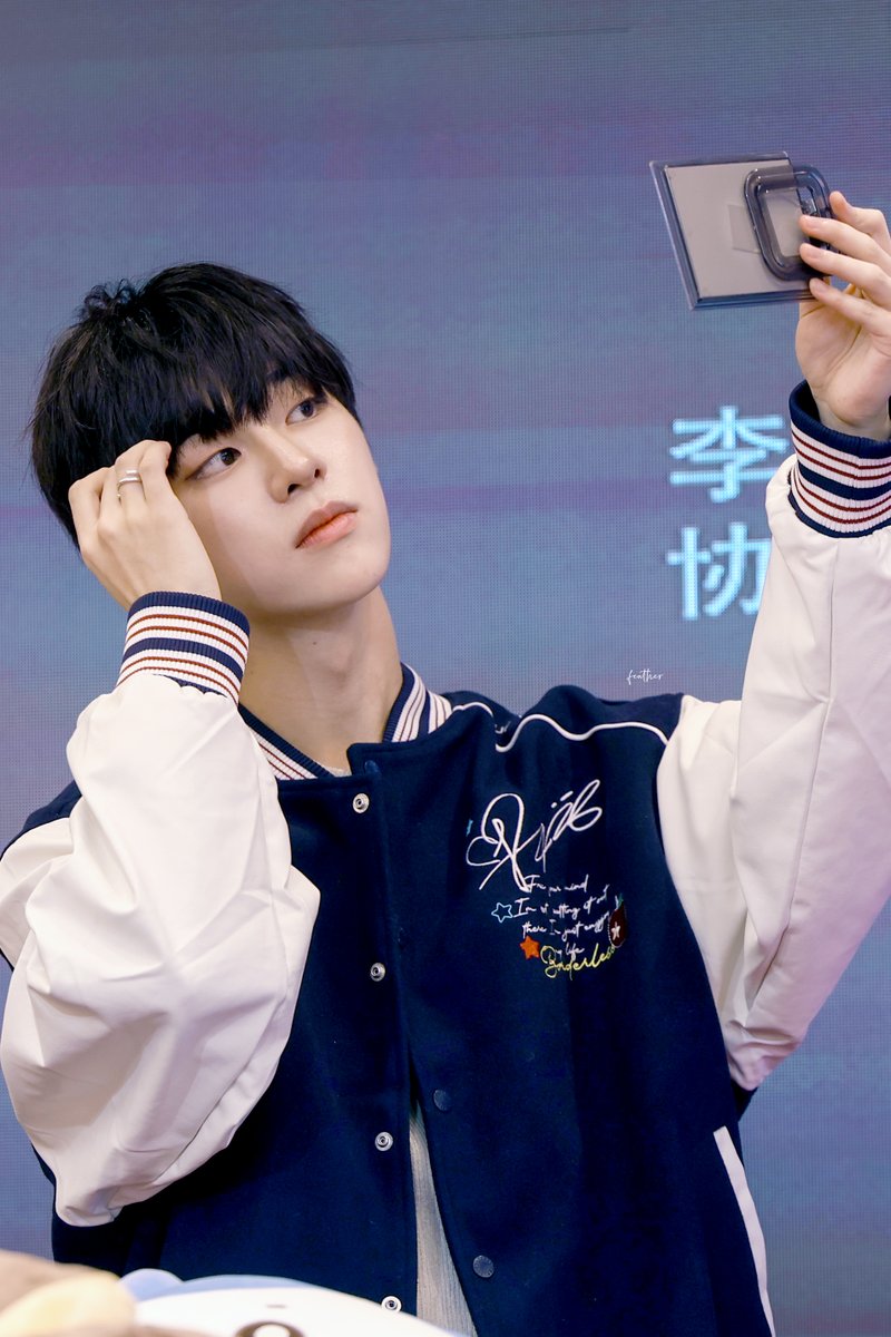 251018 상하이 포토회  
외모체크!!!

#드리핀 #DRIPPIN 
#김동윤 #KIMDONGYUN