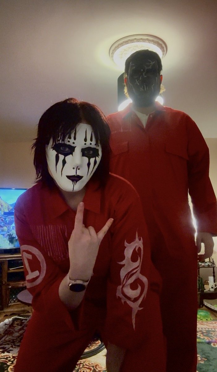_Miiiche's tweet image. Dead Icons theme this year💀spent way longer than I’d like to admit painting these masks and suits

#slipknot #joeyjordison #paulgray