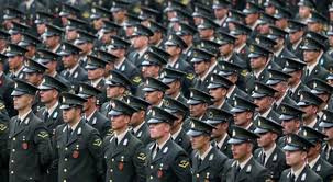 Astsubayların eğitim seviyeleri, görev kapsamı, profesyonel ve teknik sorumluluk alanları genişlemiş ancak yetki ve özlük hakları aynı oranda güncellenmemiştir. Bu durum çağdaş ordu modeliyle uyumlu değildir, astsubay statüsünün güncellenerek yeniden tanımlanması gerekmektedir.