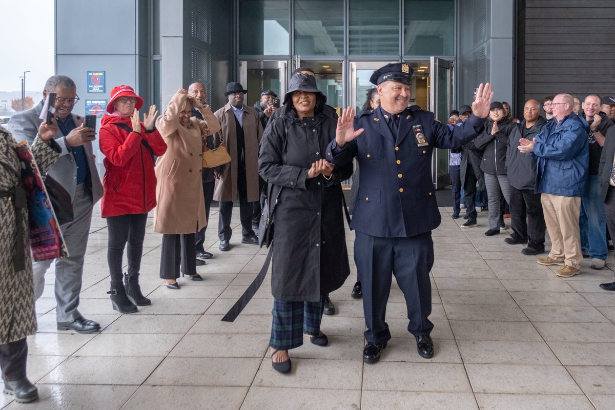 NYPDnews's tweet image. Nearly 40 years ago, Detective Duane Dickerson joined the NYPD, following in his father’s footsteps.

Known for his legendary smile and hearty laugh, he now prepares to retire and hang up his gun belt.

Duane, thank you for your decades of dedicated service to this city.