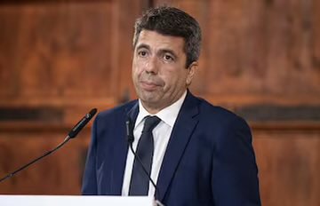 Quina gran ocasió que ha tingut avui el Carlos Mazón per “dimitir” en valencià, aquesta llengua que només defensa per diferenciar-la del català. Cap sorpresa, però. Ha “renunciat” en castellà, com a bon espanyolot que és. 
#MazónALaPresó