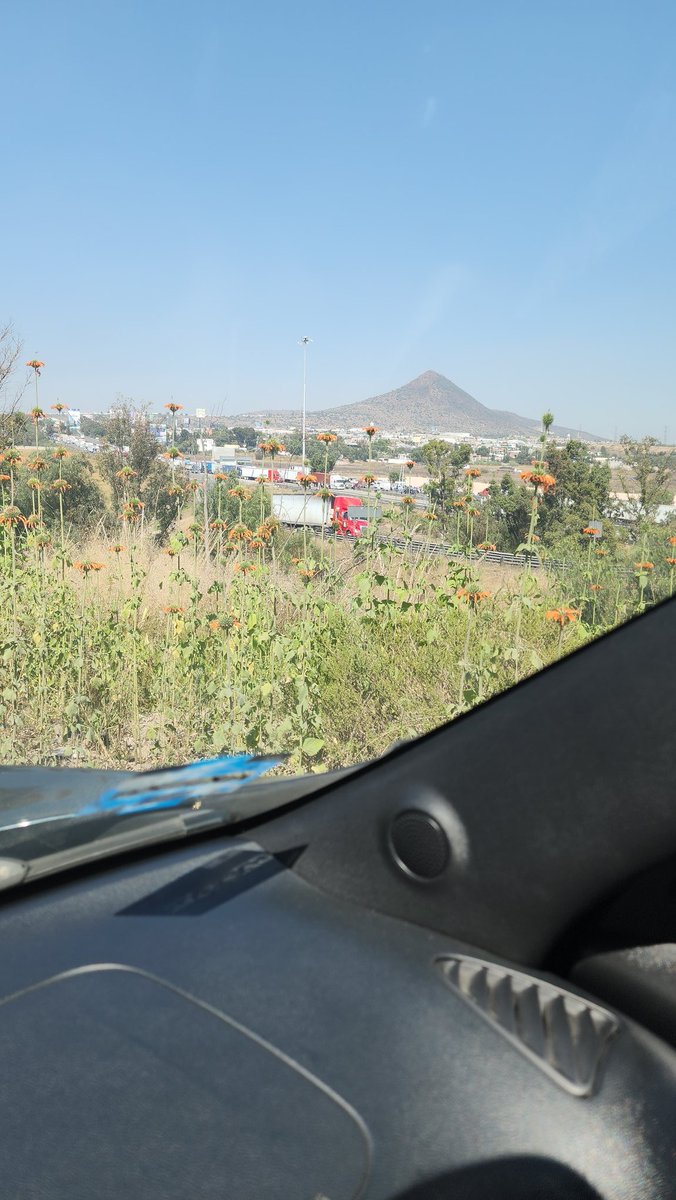 Gerryseas's tweet photo. Completamente detenida la Autopista Mex-Qro. Más de 2hrs sin moverse. @CAPUFE #AutopistaMexicoQueretaro
#AutoMexicoQueretaro https://t.co/PM9ktWj4Lv