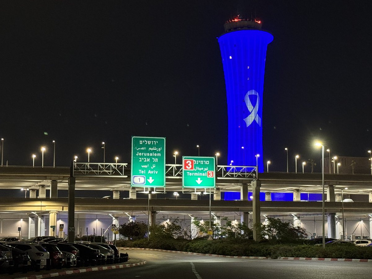 Israel-Reise, Tag 1: Von Zürich nach Tel Aviv, weiter nach Jerusalem. Eine Frau erkennt mich am Ben Gurion Airport von Facebook - sie lebt heute hier. Viele danken uns, dass wir kommen. Israel braucht Freunde, die hinsehen und ermutigen – nicht solche, die vorschnell urteilen.