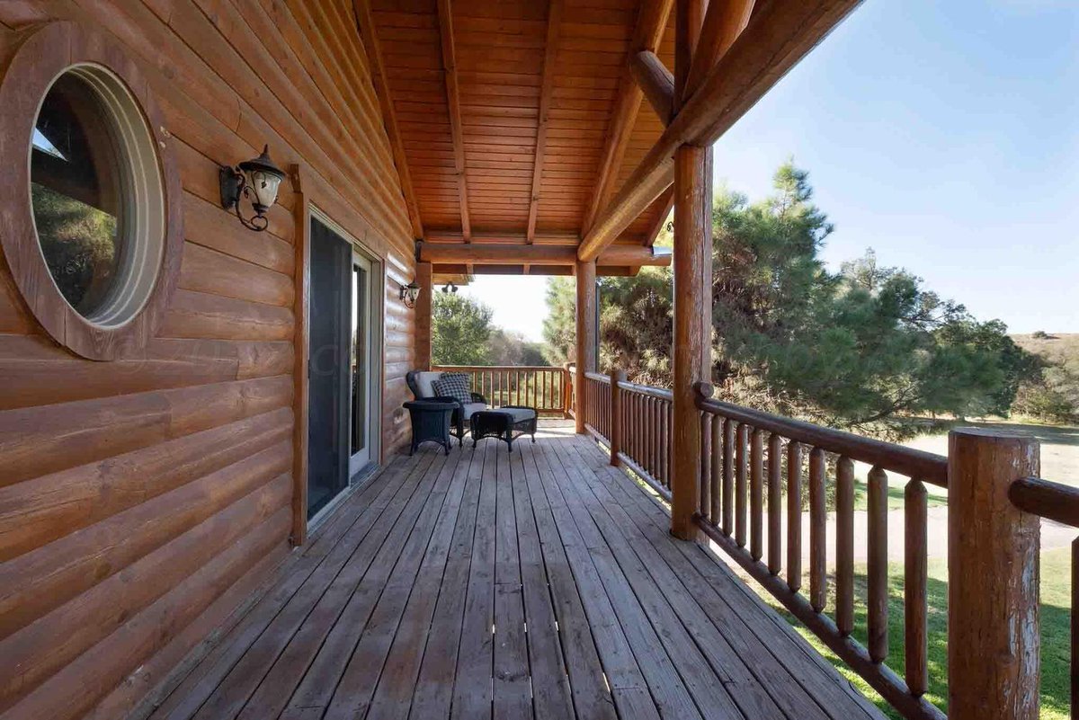 TxHorseProperty's tweet image. CANYON, TEXAS PANHANDLE. Hunter’s Canyon. 34 acres, 5/6 home w/pool. 8-stall barn. Pastures w/loafing sheds, corrals. Man Cave/Dog House, 3/2 guest house. Shop. 1.5+ miles Palo Dura Creek. $2.8M #txhorseproperties #canyontx #texaspanhandle tinyurl.com/21401Canyon