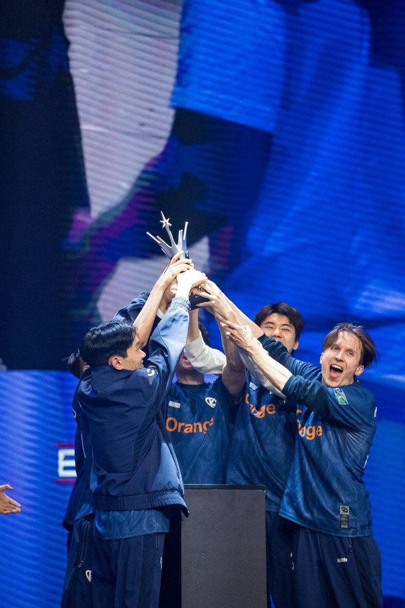 LeBlueWall's tweet image. Une finale mémorable 🏆💙

#KCORP #KCWIN #emeamasters