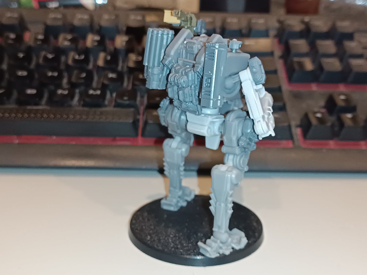 Axis_modelling's tweet photo. Finally got around to building my duster for #blkout. From the start, I knew I wanted to kitbash the weapons into a proper rifle, and of course because I'm me, cover it in stowage and other realistic vehicle details. Also give it missile pods because Titanfall my beloved https://t.co/zbmMVlRU6i